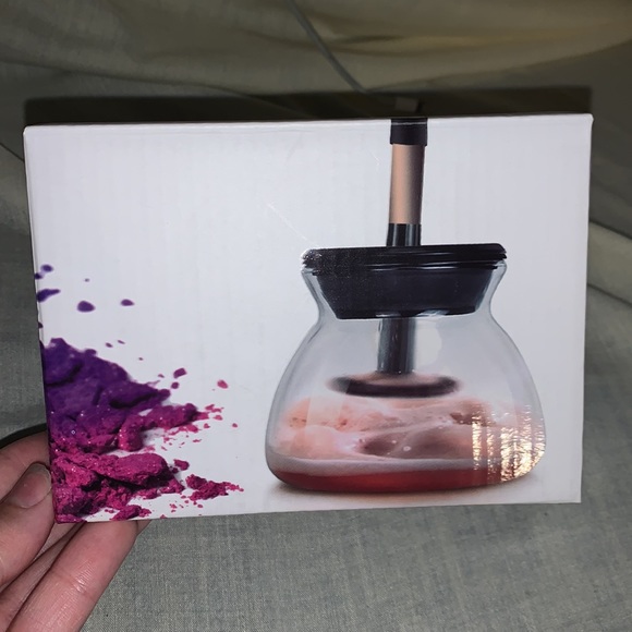 Makeup Brush Cleaner - Picture 4 of 12